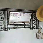 La Des Chats Bed & Breakfast